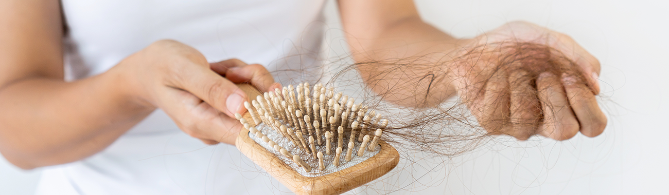 Caduta stagionale dei capelli durante il cambio di stagione